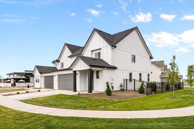 Foto del edificio - BRAND NEW Stunning 4-Bed, 3-Bath Townhome ...