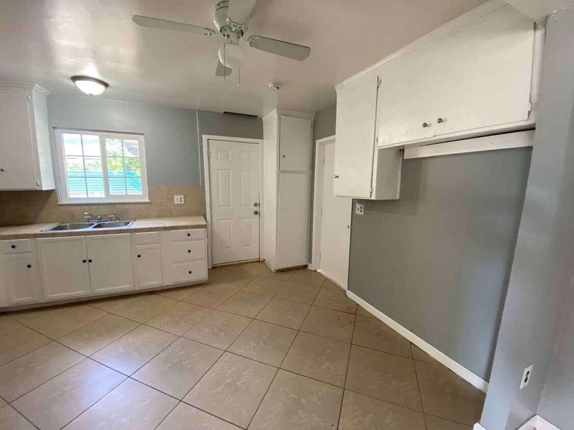 Primary Photo - Come take a look at this Spacious 3 Bedroo...