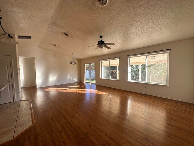 Foto del edificio - 3 Bedroom 2 Bathroom Home for rent in Bloo...