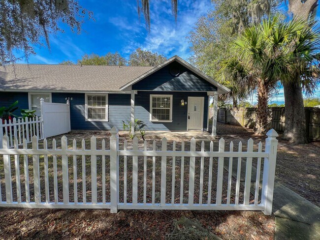 Building Photo - BEAUTIFUL 2/2 duplex in Eustis