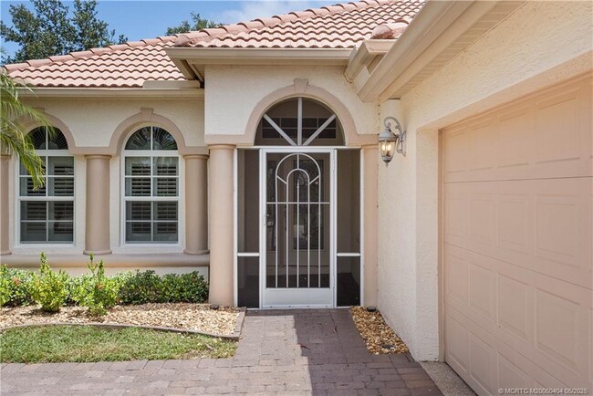 Building Photo - 4633 NW Red Maple Dr
