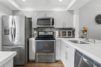 Building Photo - 9340 Lagoon Pl