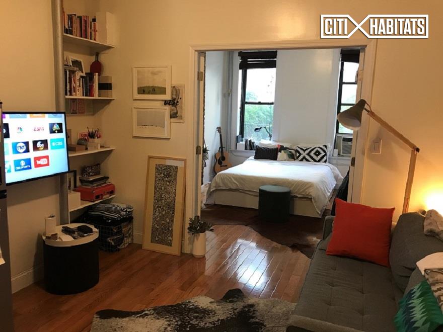 Foto del edificio - 330 E 11th St