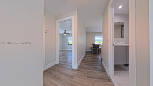 Foto del edificio - 851 E 17th St