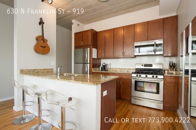 Photo - 630 N Franklin St Apartment