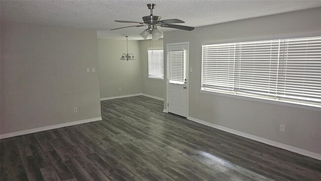 Foto del edificio - 5111 Scottwood Dr