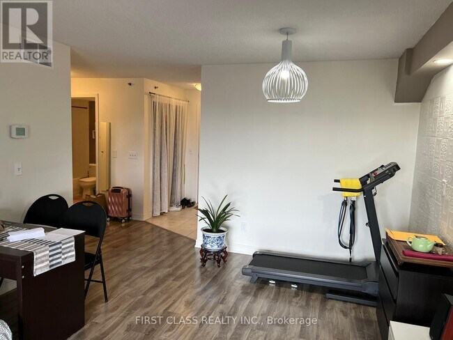 Photo du bâtiment - 684 Warden Ave.