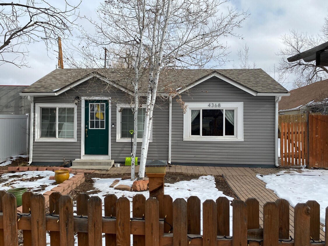 Primary Photo - 4368 Benton St