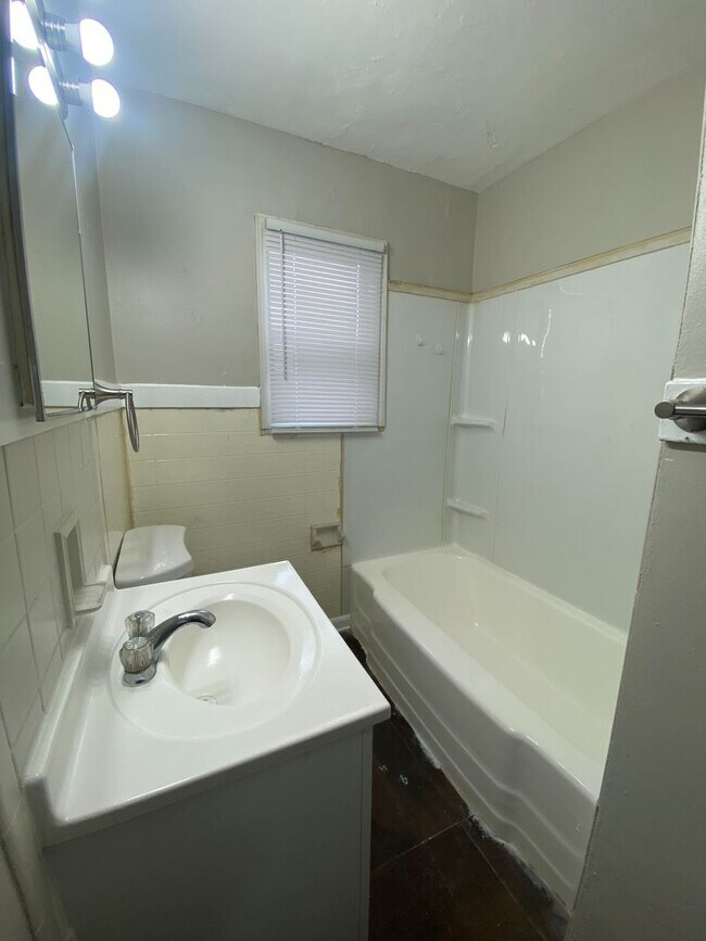 Building Photo - 3030 E 37th St