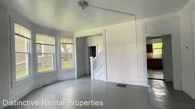 Building Photo - 3 br, 1.5 bath House - 1833 Salem St