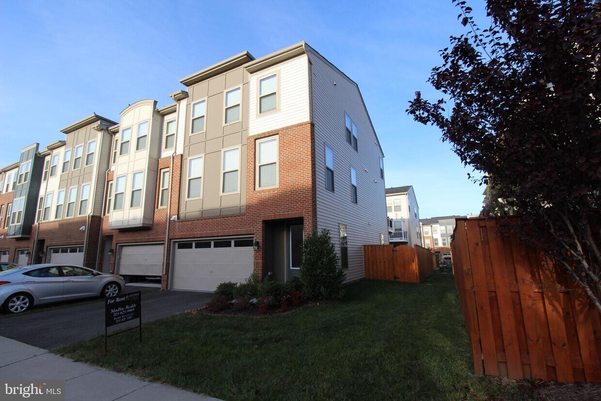 24469 Laurel Thicket Terrace, Sterling, VA 20166 Townhome Rentals in