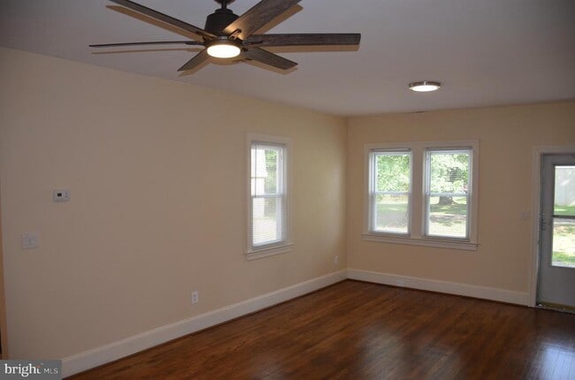 Building Photo - 6912 Mackson Dr