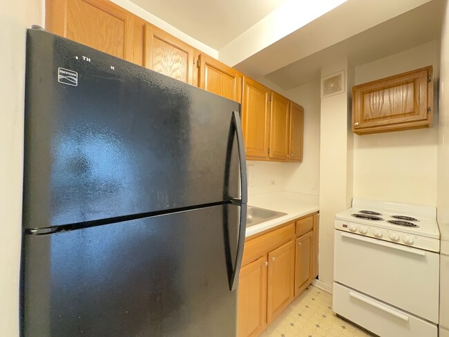 Building Photo - 4180 N Marine Dr
