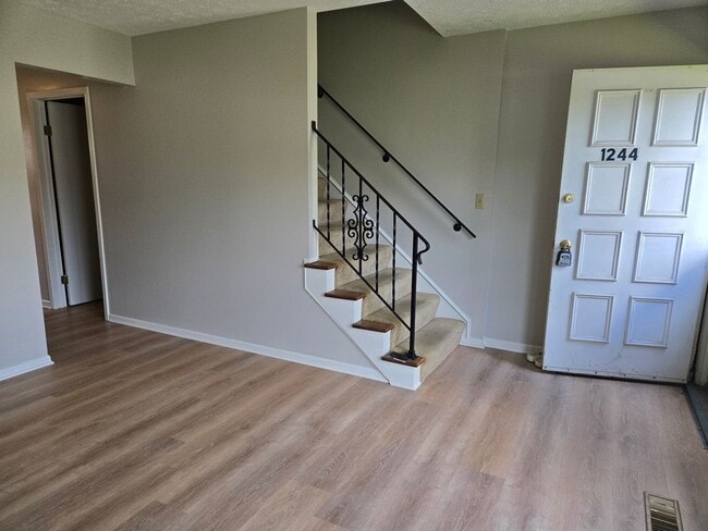 Building Photo - 1244 Colonial Dr