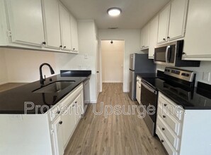 Building Photo - 855 Lakeside Dr