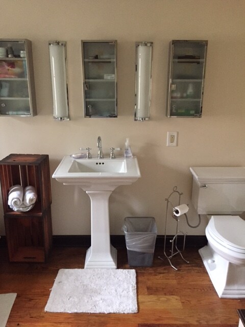2nd Floor Bath - 604 Middle St