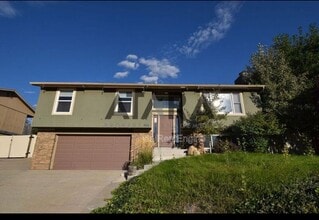 Building Photo - 9111 Parakeet Dr