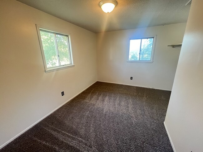 Building Photo - 431 SE 150 Rd