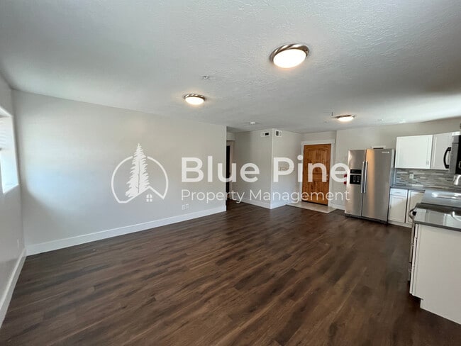 Building Photo - 1420-1420 E 17th St