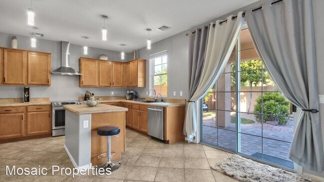 Foto del edificio - 4 br, 2.5 bath House - 471 N. Eucalyptus Pl