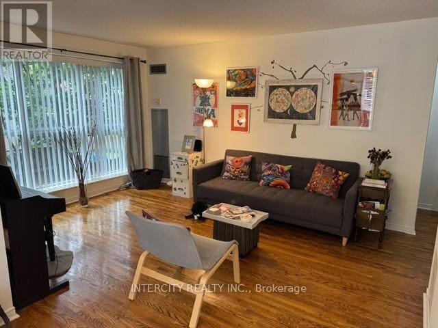 Building Photo - 800-800 Sheppard Ave W