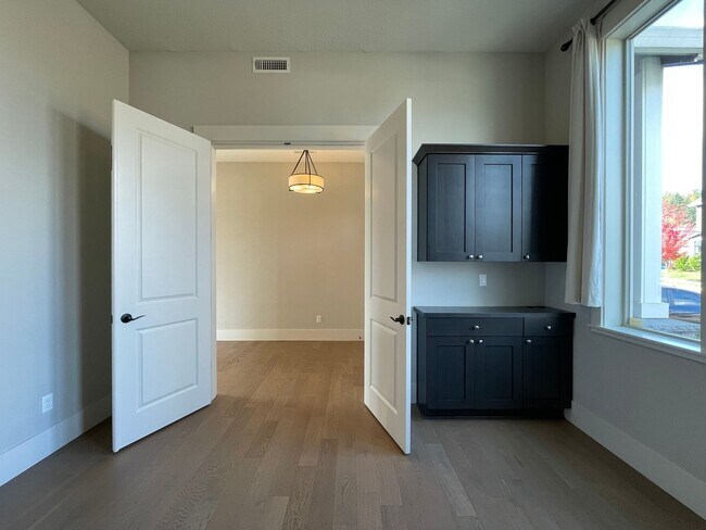 Foto del edificio - Beautiful 4 Bedroom, 3.5 Bath Happy Valley...