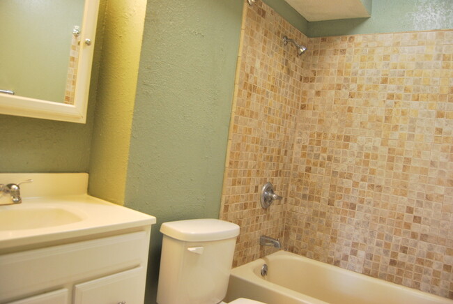 Building Photo - 1600 Wilikina Dr