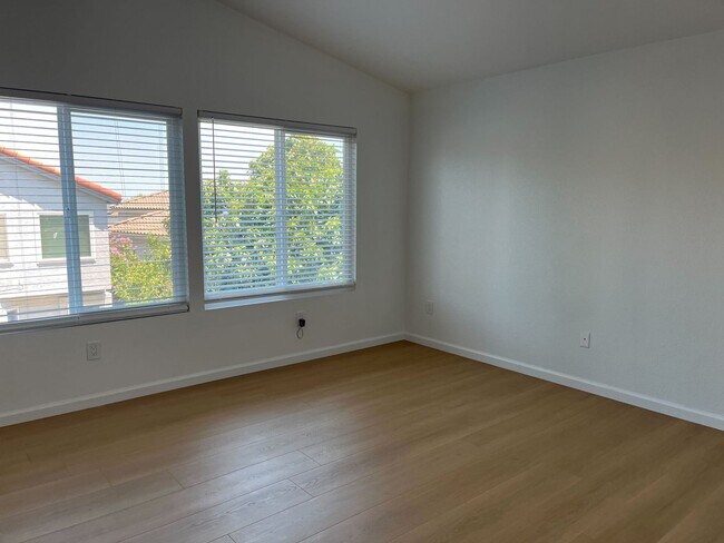 Building Photo - 1046 St Raphael Dr