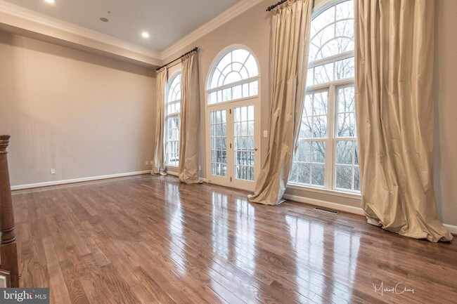 Building Photo - 105 Oak Knoll Terrace