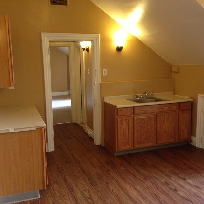 Building Photo - 1524 Lowrie St