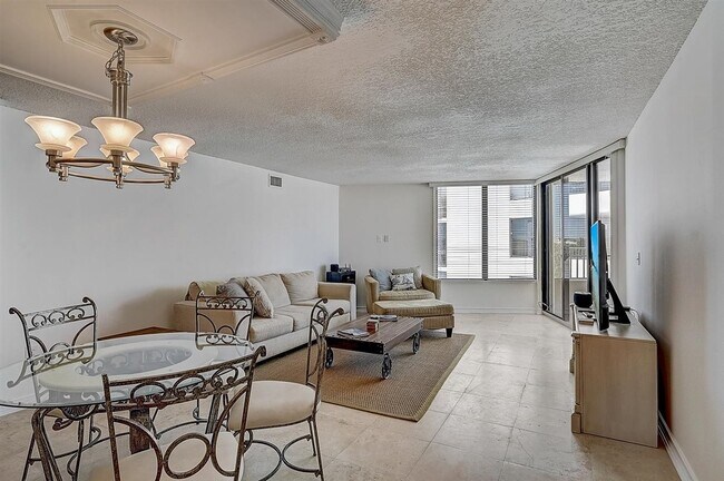 Foto del edificio - 2200 Ocean Dr S