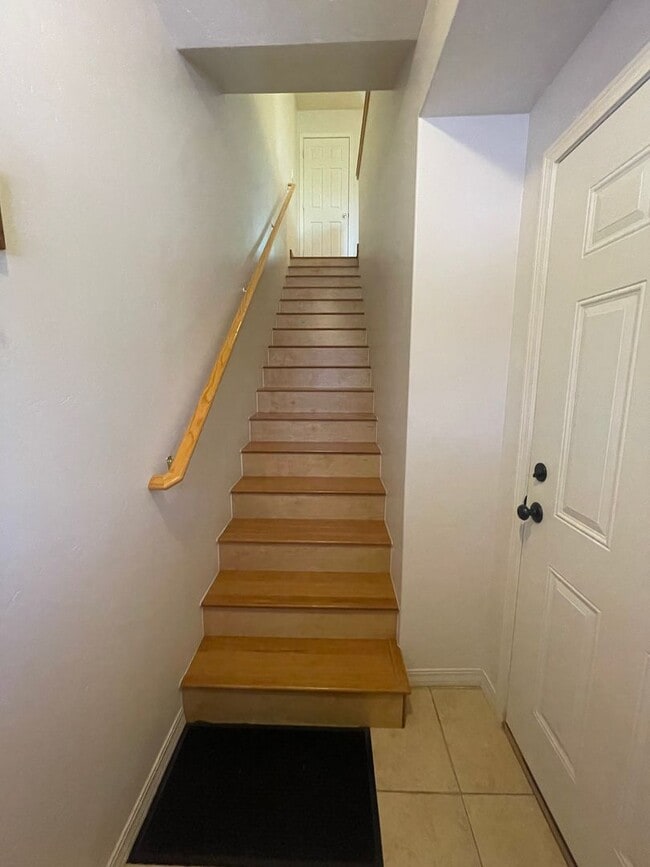 Building Photo - Convenient Location!  1 Bedroom Townhome w...