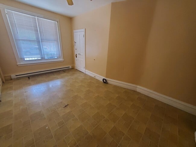 Building Photo - 638 2nd1