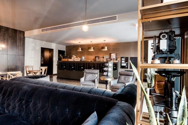 Building Photo - 1 bedroom in Chicago IL 60654