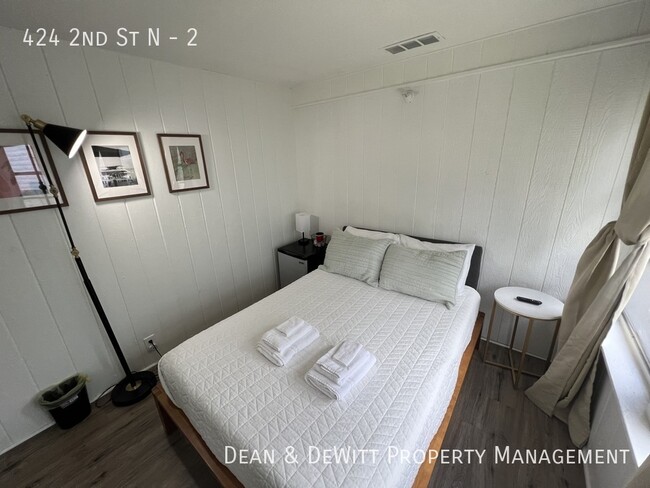 Building Photo - Furnished Room in Downtown St Pete - For Rent