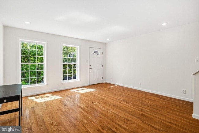 Building Photo - 396 Delmar St