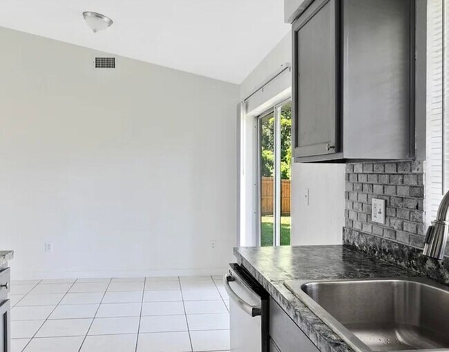 Foto del edificio - 5669 Moat Ct