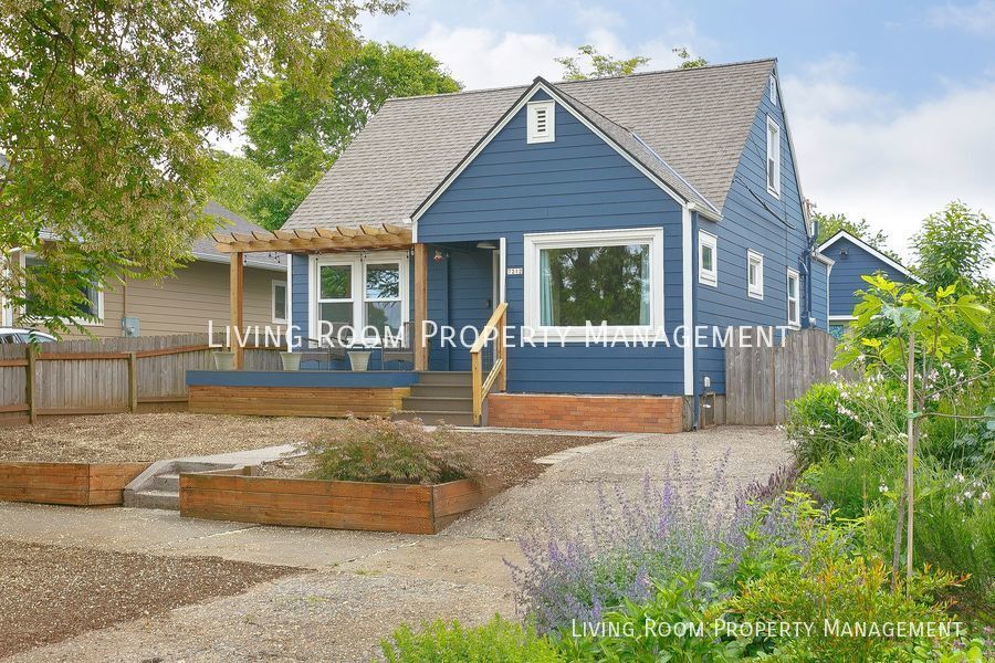 Primary Photo - Updated Single Family Home In St. Johns