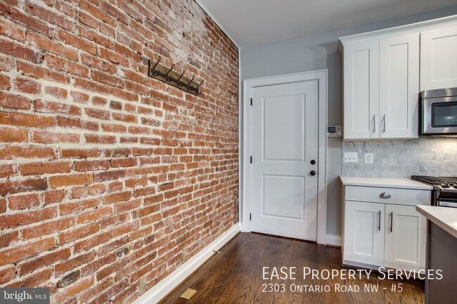 Foto del edificio - 2303 Ontario Rd NW