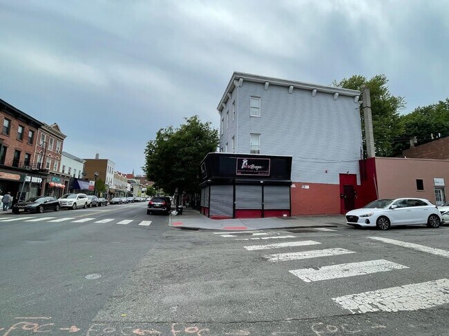 Foto del edificio - 129 Monticello Ave