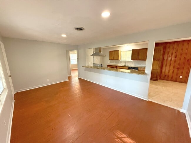 Foto del edificio - 2206 Eriksson St