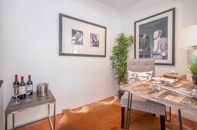 Oficina en el primer piso - 25648 Timpangos Dr