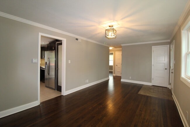 Building Photo - October FREE On This Remodeled 3 Bedroom 1...