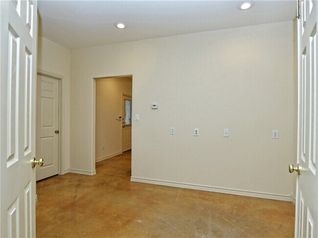 Foto del edificio - 2515 Pace Bend Rd S