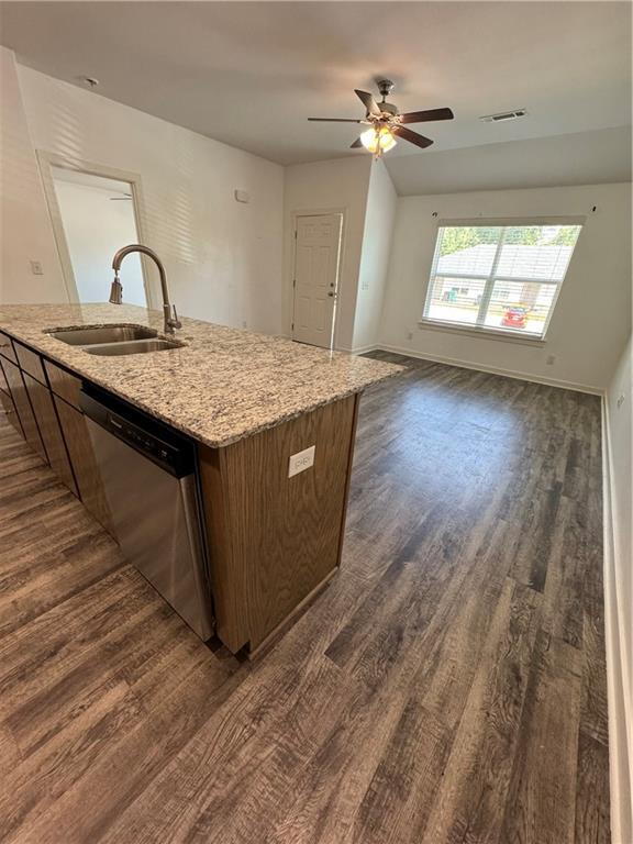 Foto del edificio - 637 Hidden Springs Dr