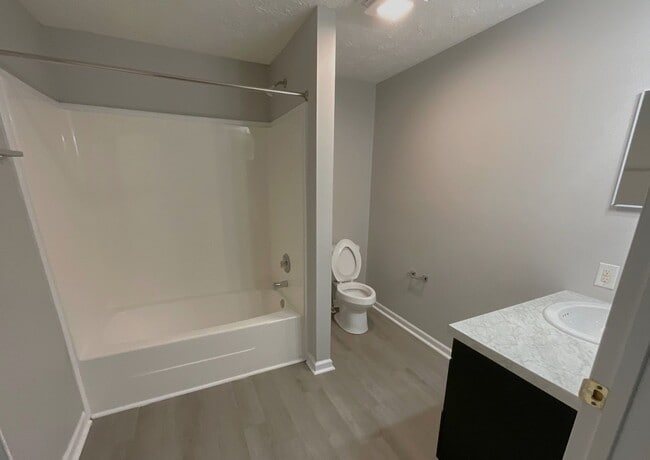 Building Photo - For Rent: 4-bedroom 2-bathroom single fami...