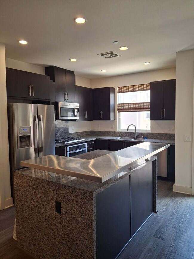 Foto del edificio - Beautiful Townhome in Civita Mission Valle...