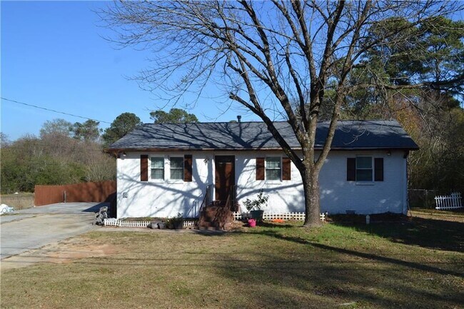 Building Photo - 555 Lee Byrd Rd