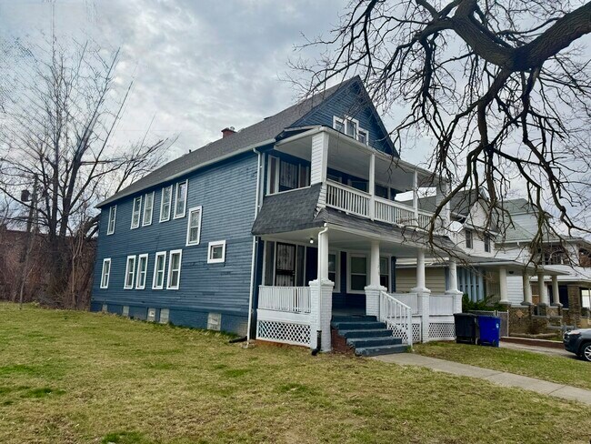 Foto del edificio - 11215 Whitmore Ave