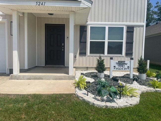 Building Photo - 5241 Peach Dr